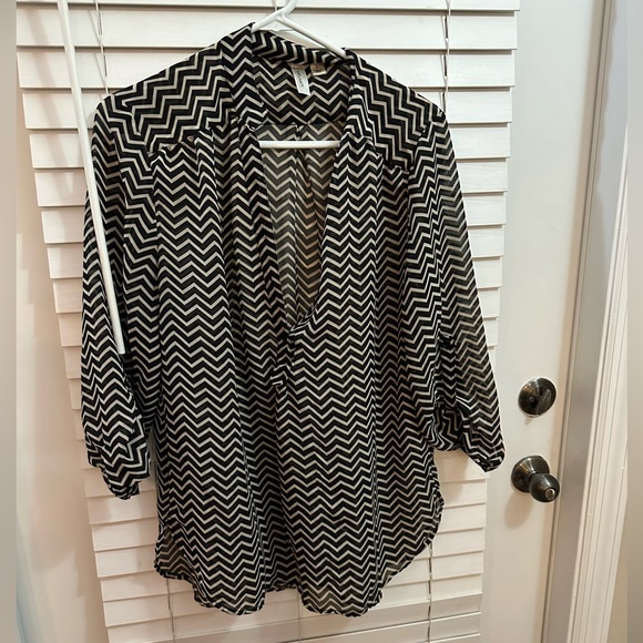 Oversized chevron top - Picture 1 of 1